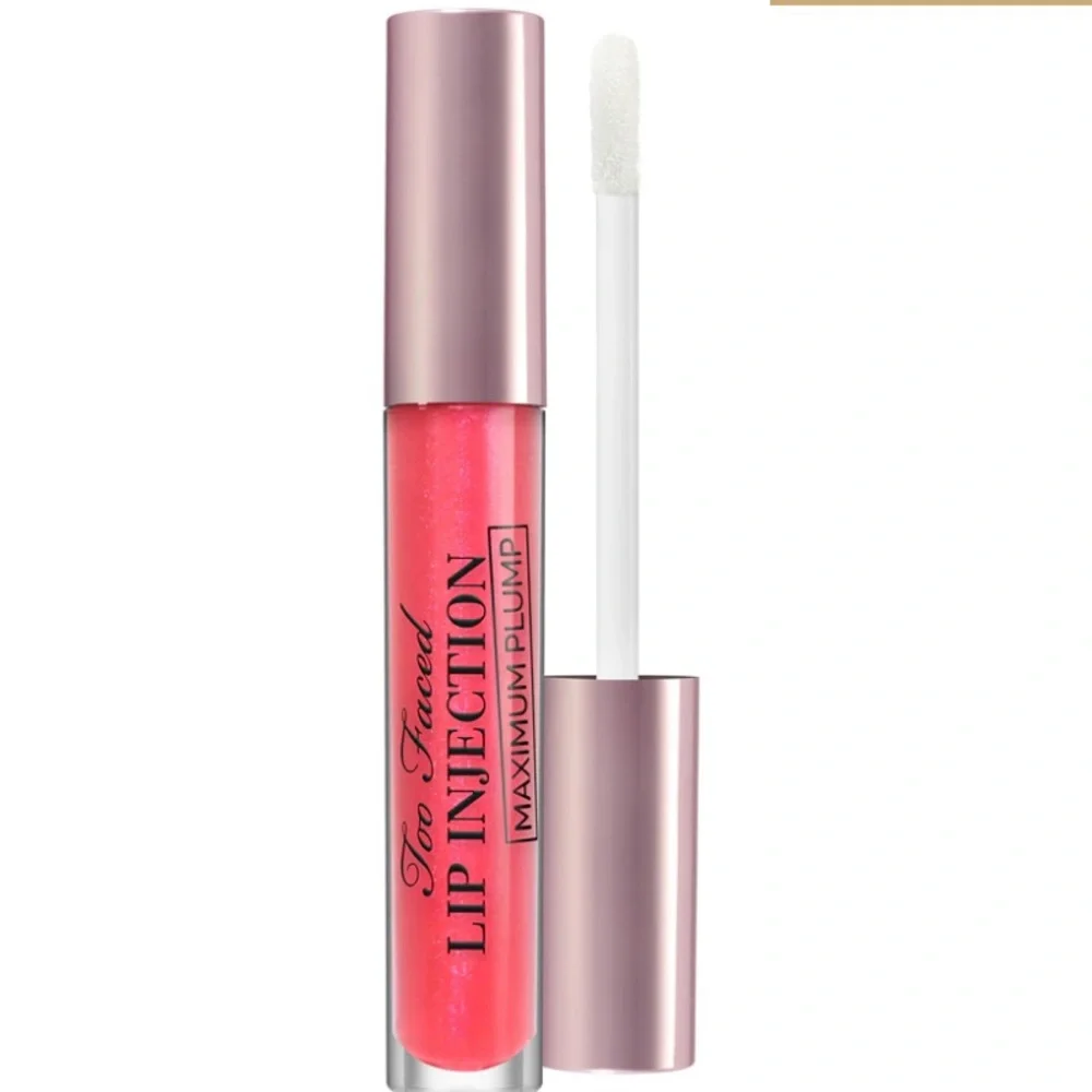 Too Faced Lip Injection Maximum Plump in Yummy Bear smells like gummy bears 🐻